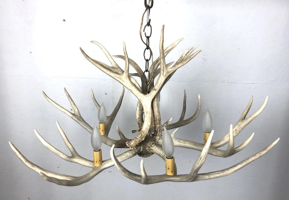 Antler 5 light chandelier: 18"h x 30" dia Condition, untested