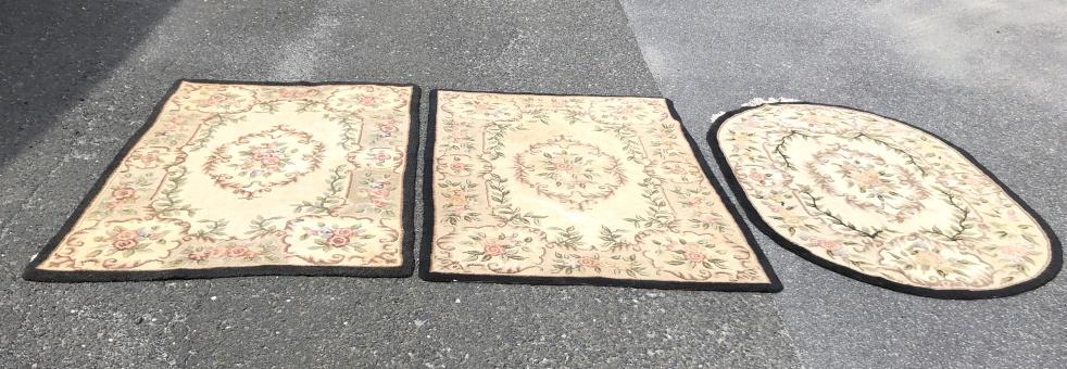 3 Hooked rugs (1 of 8)