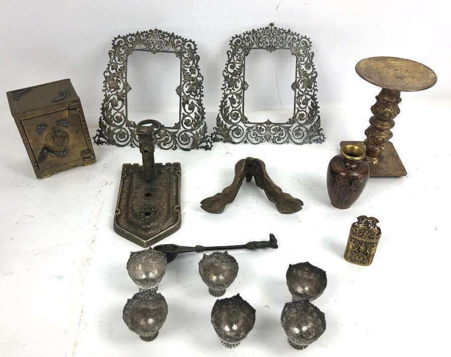 Miscellaneous group of metal objects (1 of 9)