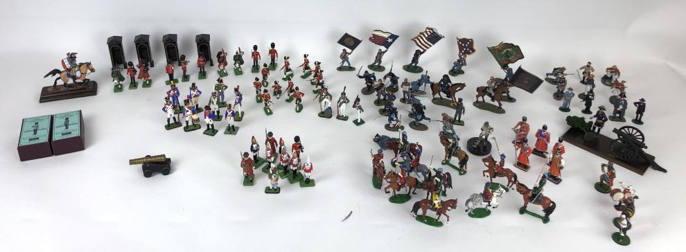 Group of metal toy soldiers: Approximately 105 Condition, one bayonet broken