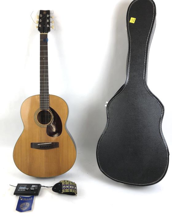 Yamaha FG-75 Guitar (1 of 9)