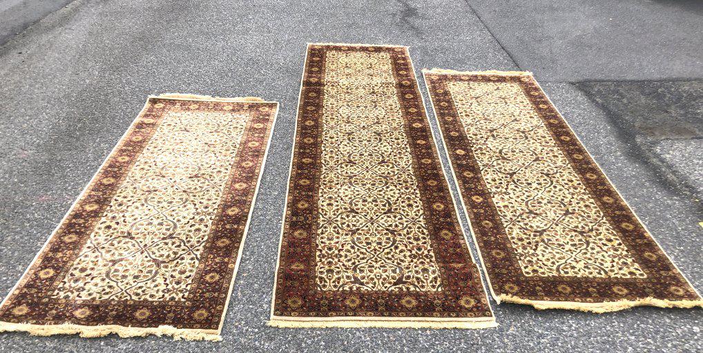 3 runner rugs (1 of 4)