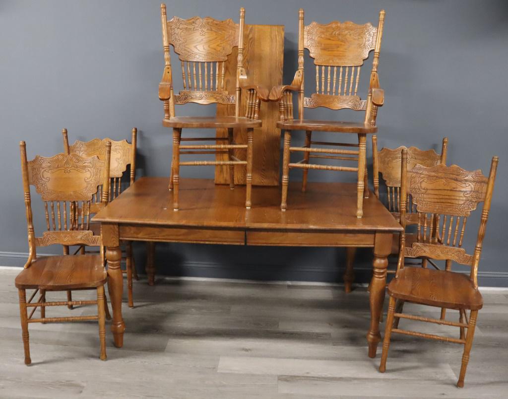 Oak dining table and 6 chairs (1 of 4)