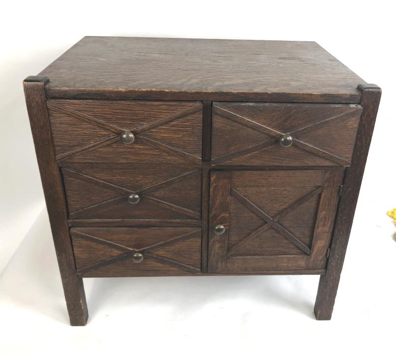 Art and Crafts style oak low cabinet (1 of 4)