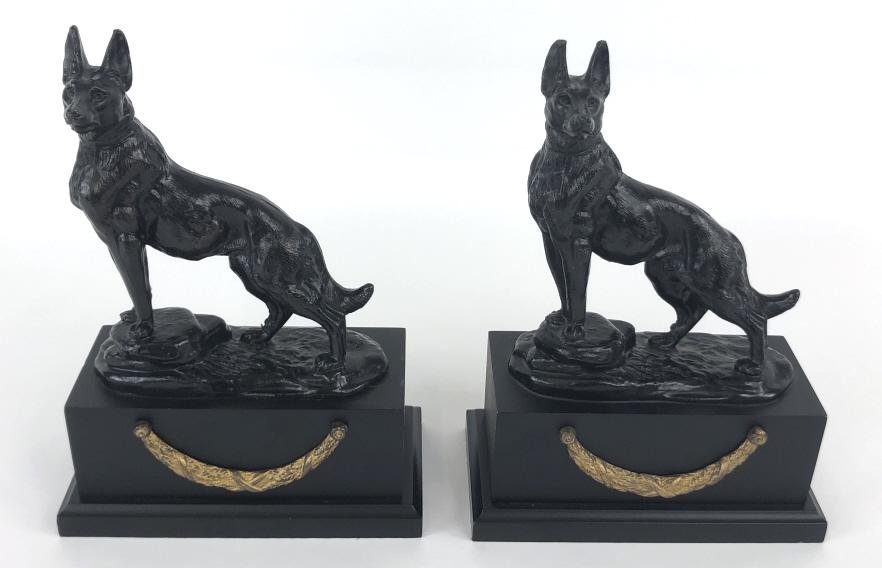 Pair of metal German Shepard bookends (1 of 5)