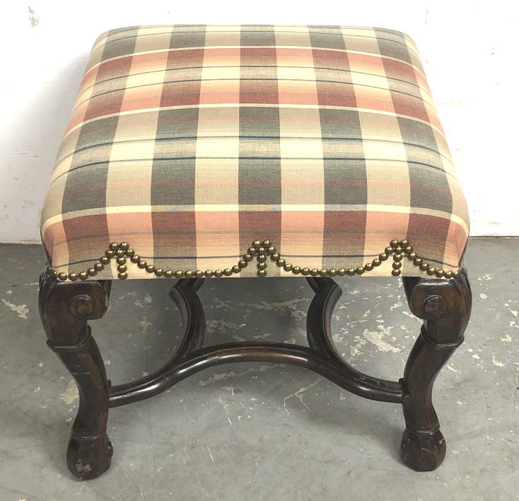 A Georgian style upholstered bench (1 of 4)