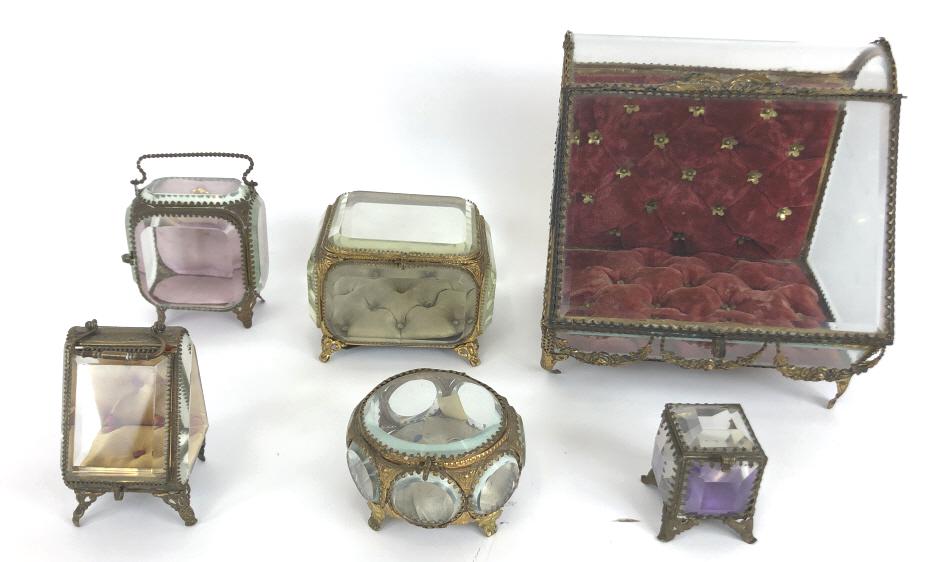 A group of 6 jewelry  boxes (1 of 5)