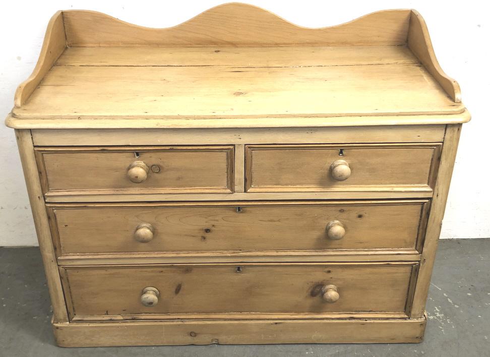 Pine 4 drawer dresser (1 of 5)