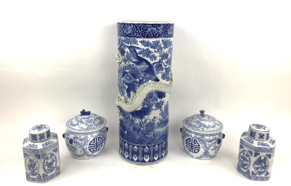 A Group of 5 Asian Porcelain Articles (1 of 11)