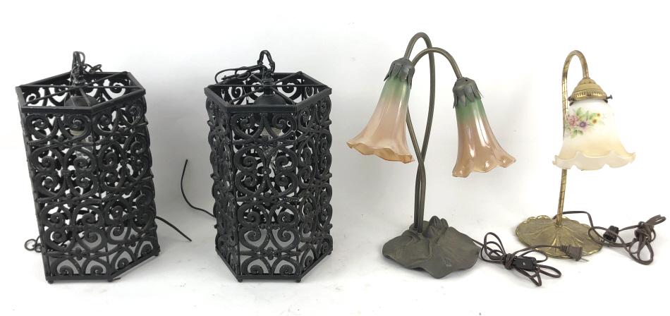 A Group of 2 Table Lamps (1 of 5)