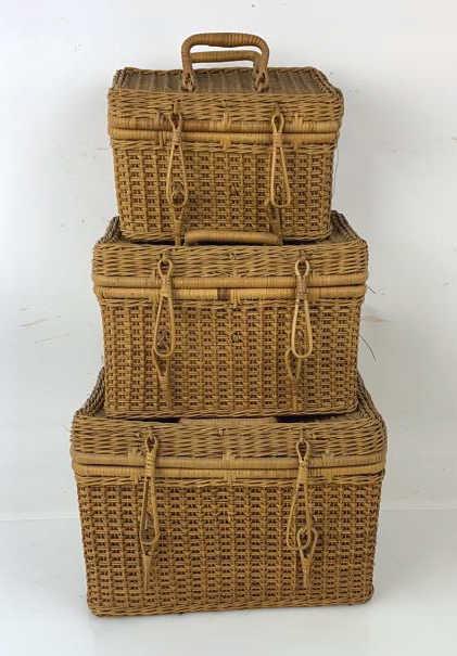 3 Graduating Straw Sewing Baskets Filled with thread ,: with thread , needles, etc Condition, some broken straw, needs cleaning