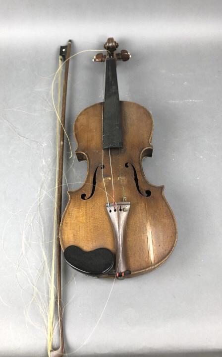 Violin and Bow (1 of 8)