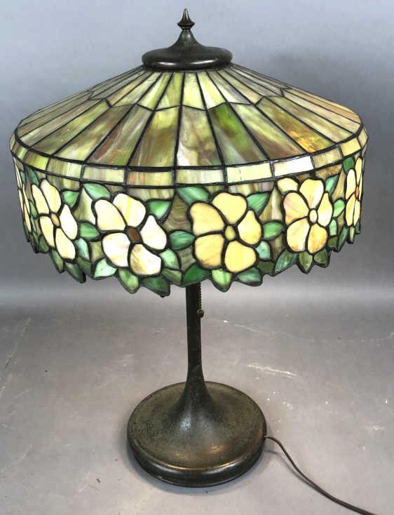 Hubbell Table Lamp With Stained Glass Shade (1 of 7)