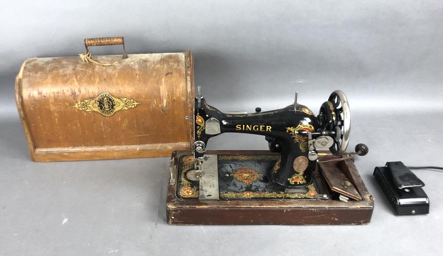 Singer Sewing Machine: 11 1/2"h x 17"w x 8 1/4" d Condition, missing wood, damage to case, untested, broken lock