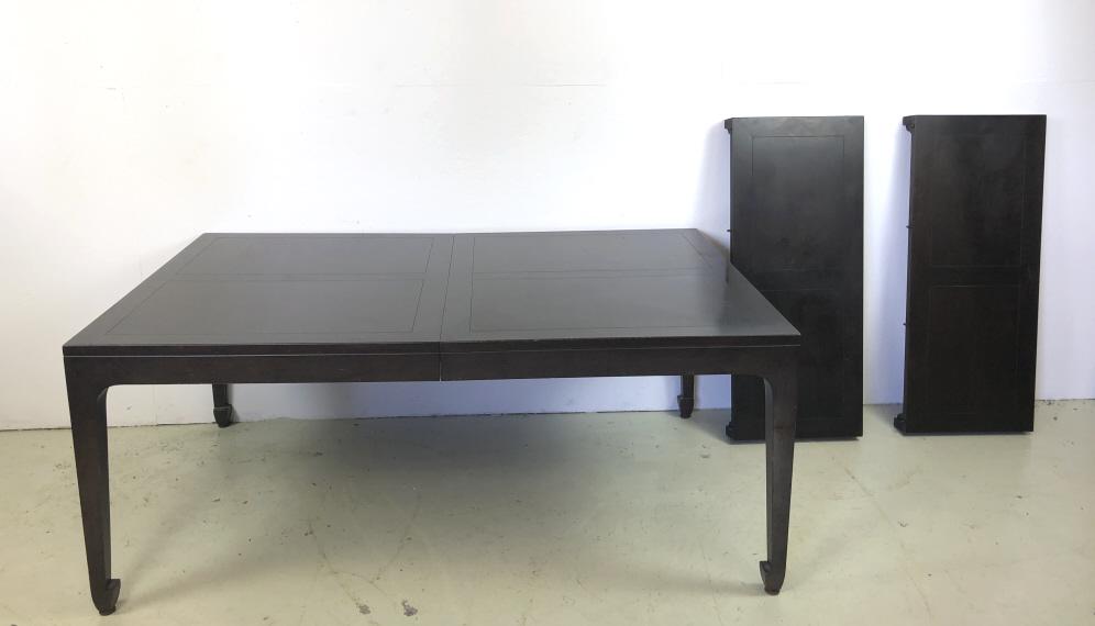 Baker Dining Table With 2 Leaves. (1 of 7)