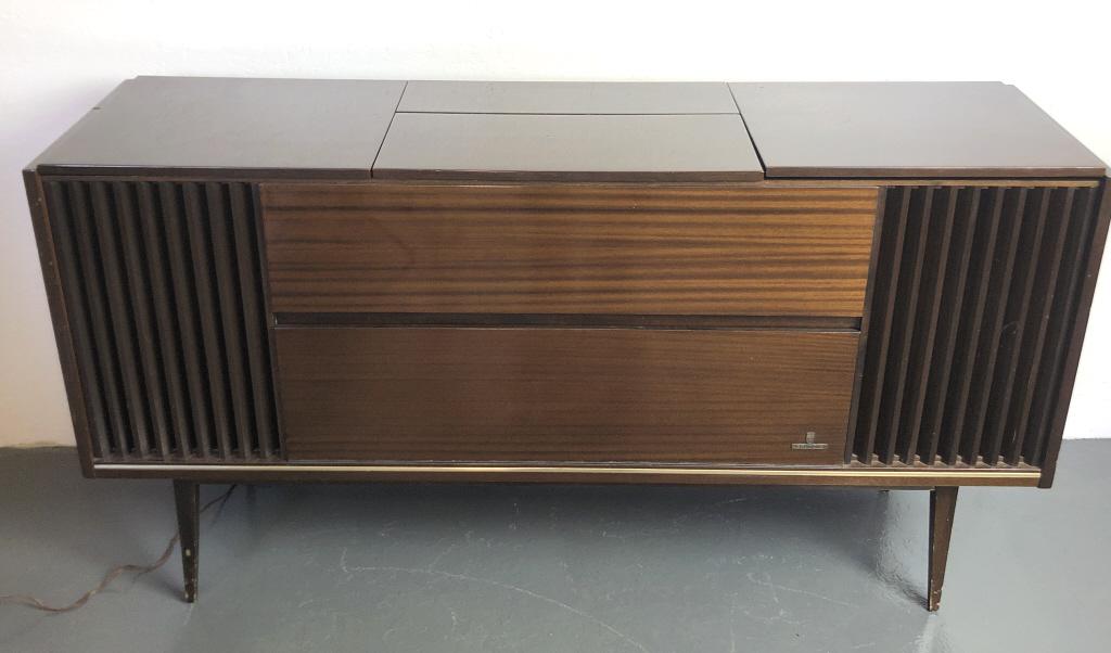A Grundig Stereo Cabinet (1 of 12)