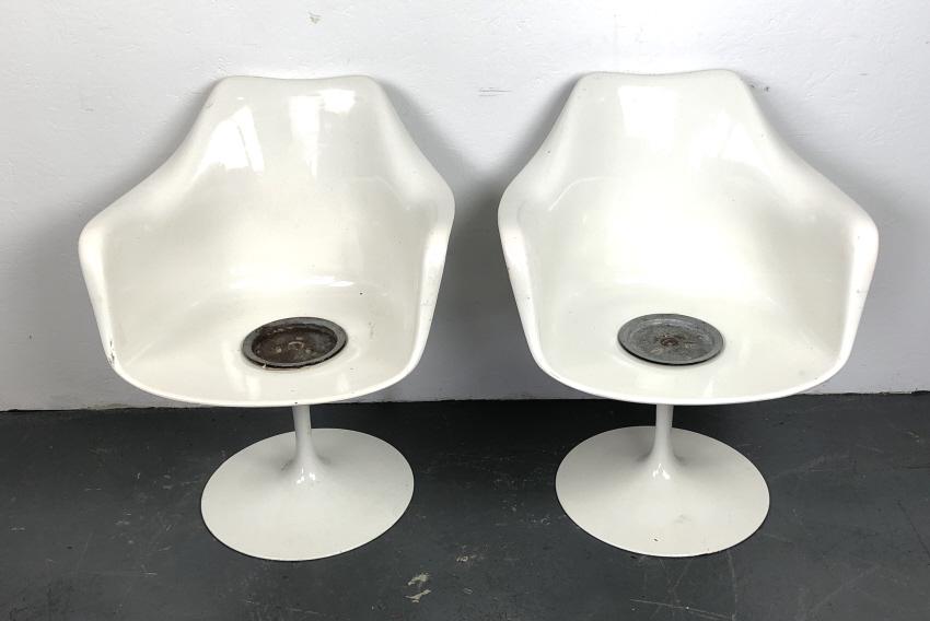 A Pair of Saarinen Tulip Armchairs (1 of 7)