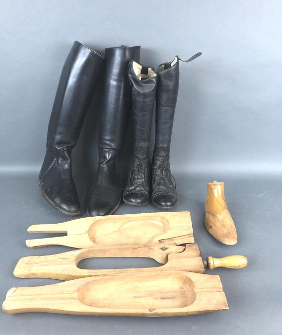 Pair of Men's & Ladies Boots: Pair of Men's & Ladies Boots. Together with a 4 piece wood boot stretcher. Ladies boots are 6 1/2 R . Men's boots are 10 1/2 D. Condition, scratches and scuffs to boots and stretcher. Boots need clean
