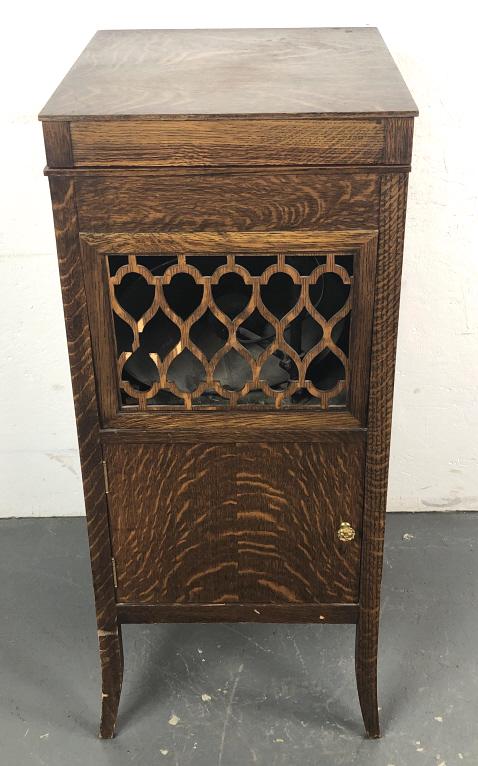 Oak Cased Edison Disc Phonograph (1 of 8)