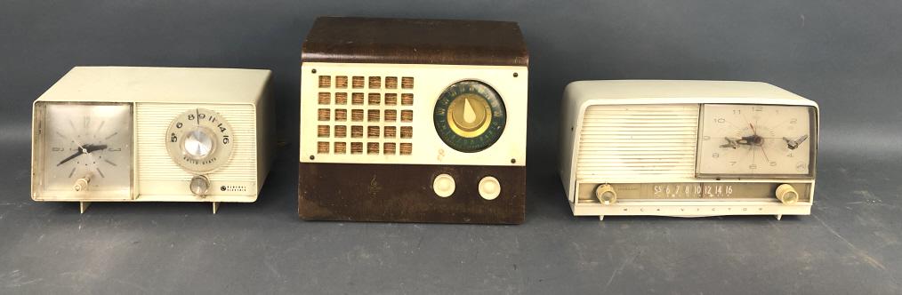 3 Vintage Radios (1 of 9)