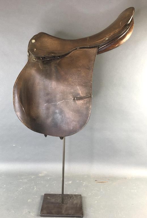 A. Pariani Selleria Saddle on Stand (1 of 10)