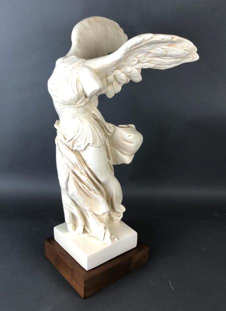 Statue of Winged Victory Nike of Samothrace (1 of 7)