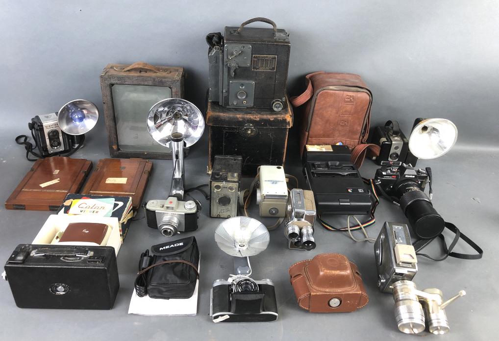 Group of Vintage Cameras & Photographic Equipment (1 of 8)