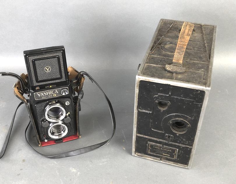 Yashica Mat-124 Camera (1 of 9)