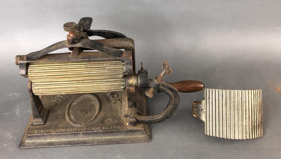 The Original Knox  Crimper Fluting Machine (1 of 7)