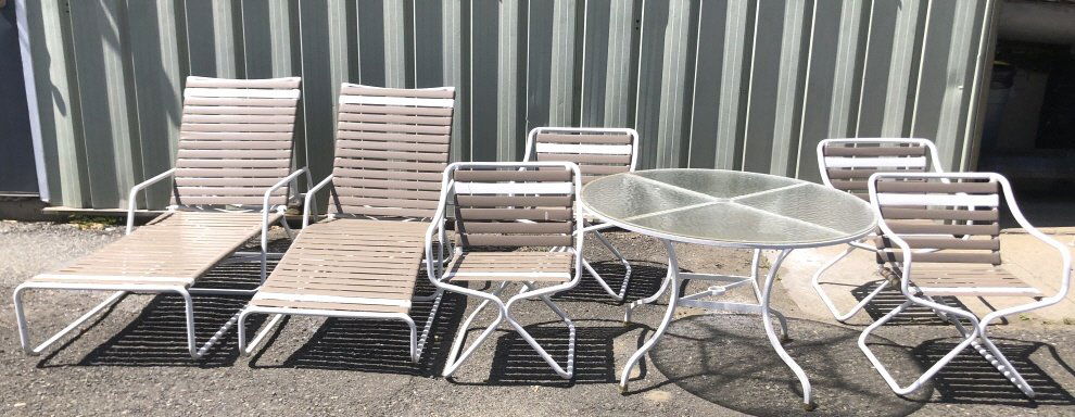 Tubular Metal Patio Set. (1 of 9)