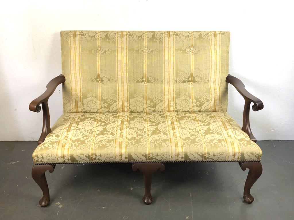 Kittinger Cw-154 Colonial Williamsburg Settee. (1 of 6)