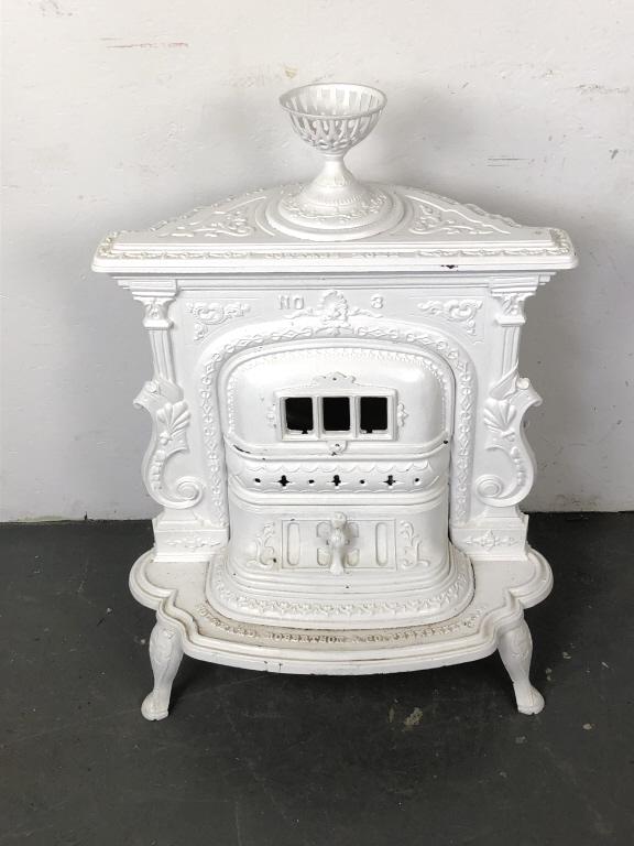Cast Iron Stove: Cast Iron Stove.Manufactured by Southard Robertson and Co, Peekskill, NY.Model -Cottage Home #3.37"h x 29"w x 24"d.Condition, repainted, untested