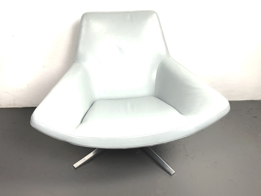 Metropolitan Low Back Swivel Leather Lounge Chair (1 of 5)