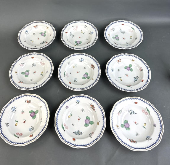 9 Richard Ginori Bowls "Italian Fruits": 9 Richard Ginori Bowls "Italian Fruits" 8" diam. x 1 1/2"h Condition, 2 have chips