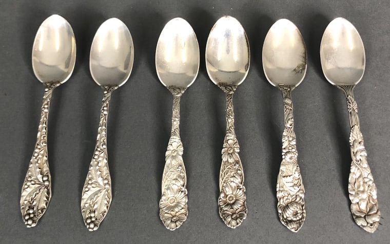 6 Sterling Silver Floral Decorated Teaspsoons: 6 Sterling Silver Floral Decorated Teaspoons.Each with floral decorations depicting flowers of that month.Total 5.75 troy ounces.6" longCondition, needs polishing