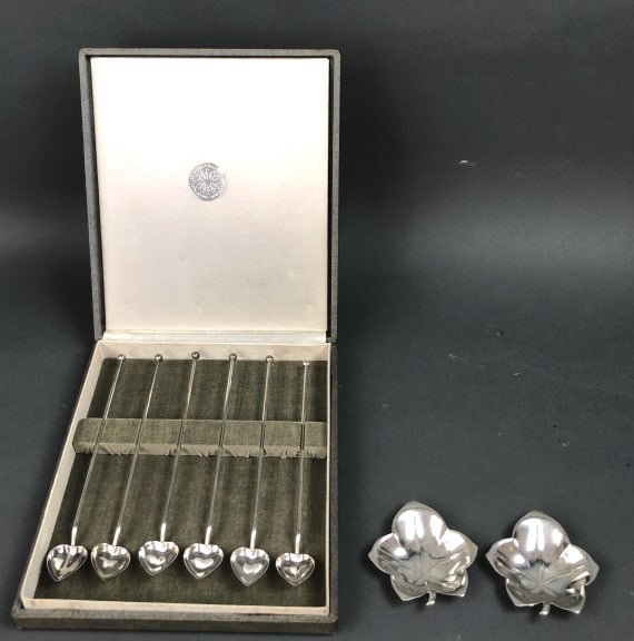 Pair of Tiffany Sterling Nut Dishes (1 of 6)