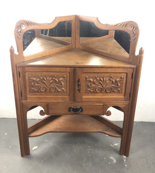 Victorian Oak Corner Cabinet (1 of 5)