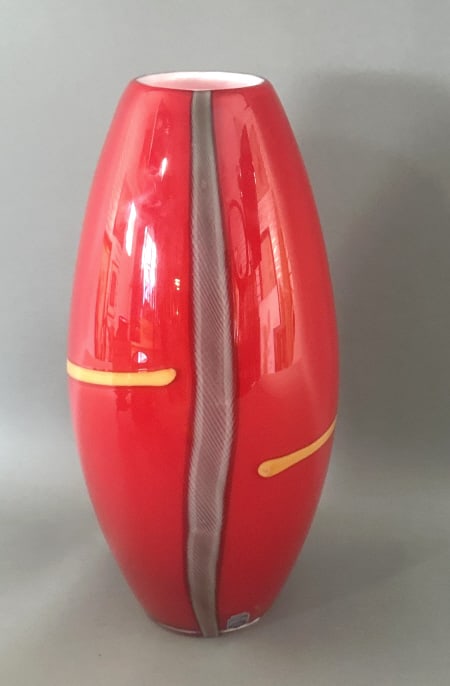 Gino Cenedese Red Murano Vase: Gino Cenedese Red Murano Vase. Manufactured by Vetri. Signed. 13 1/2" x 6 1/2" Condition, good
