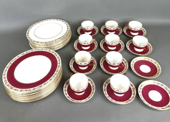 Group of Wedgwood Dinnerware (1 of 6)