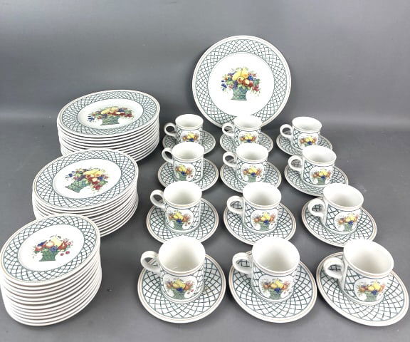 Villeroy & Boch Porcelain 12 Piece Dinnerware Set (1 of 6)