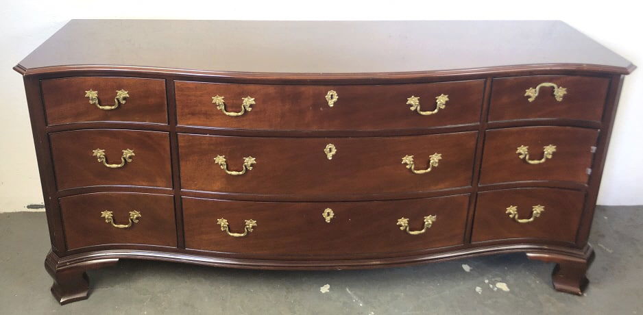Kindel Mahogany Serpentine Front Dresser (1 of 5)