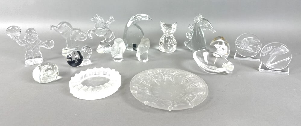 Group of 16 Art Glass Articles (1 of 11)