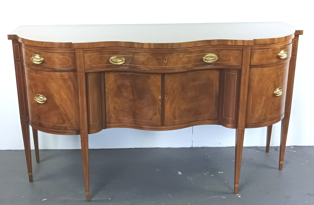 Baker Mahogany Serpentine Front Side Board (1 of 6)