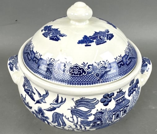 Mixed Blue Willow Dinnerware (1 of 17)