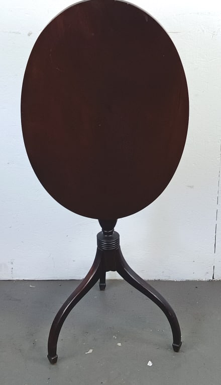 18th C. American Mahogany Oval Tilt-Top Table (1 of 5)