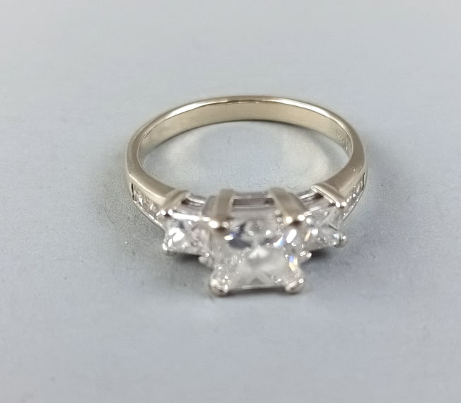 14K Gold & Diamond Ladies Ring (1 of 5)