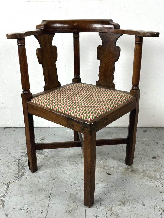 18th C. Oak Corner Chair (1 of 8)