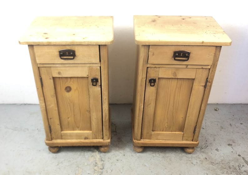 Pair of Pine Bedside Cabinets (1 of 4)