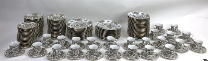 Xiang Gang Jia Gong Porcelain Dinner Service