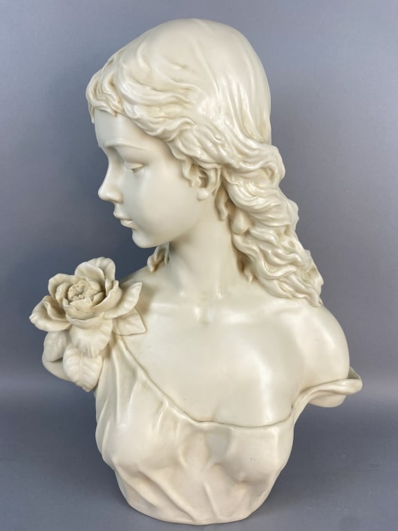 Classical Torso Sculpture of a Women in Resin (1 of 5)